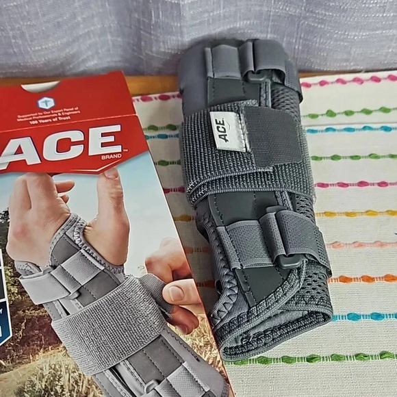 NIB WRIST STABILIZER - Picture 3 of 4